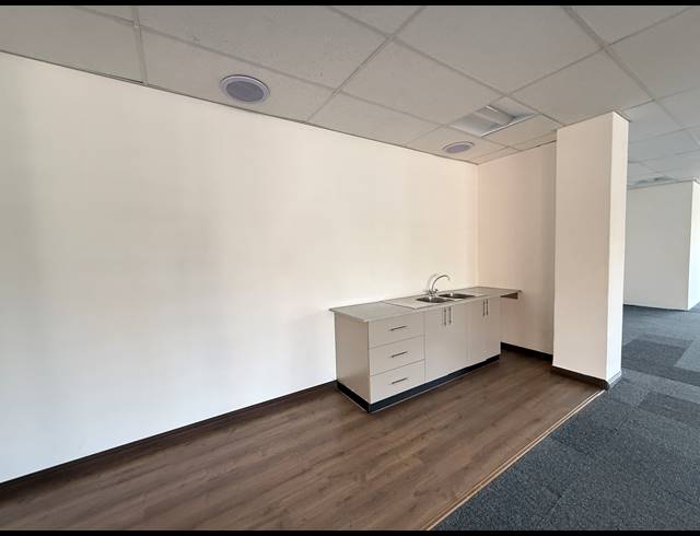 433M² OFFICE TO LET IN PARKTOWN